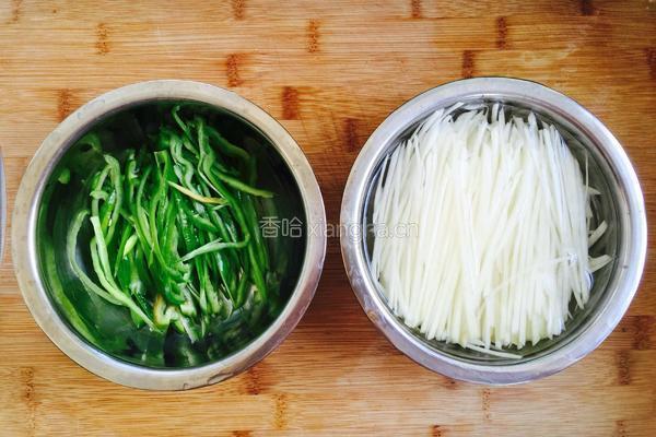 土豆丝炒青椒的做法图解1
