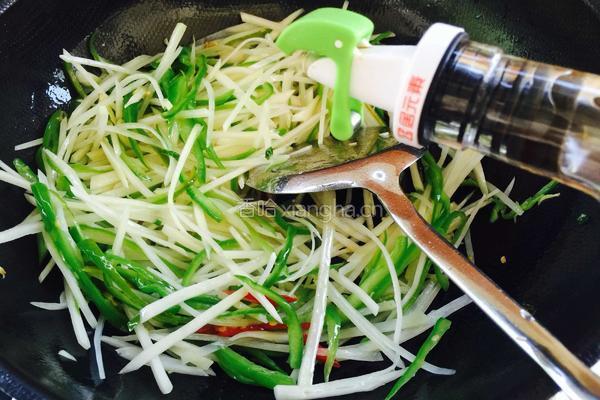 土豆丝炒青椒的做法图解6