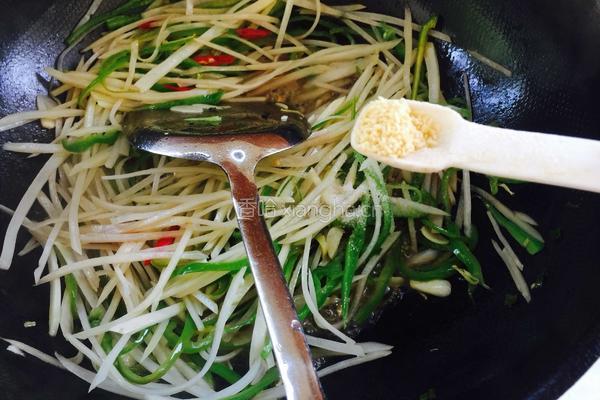 土豆丝炒青椒的做法图解8
