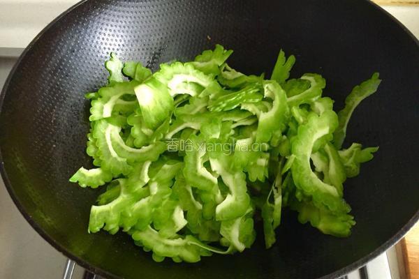 素炒苦瓜的做法图解4