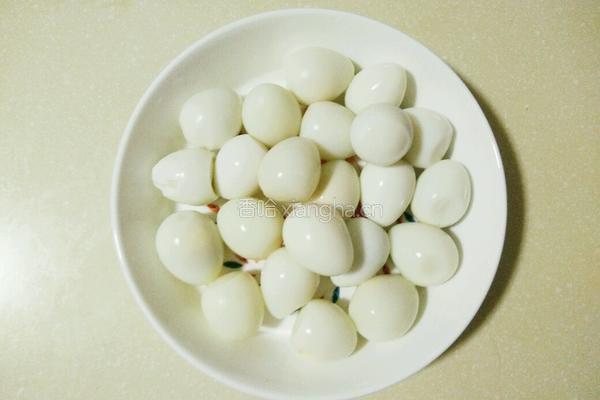 口菇鹌鹑蛋烧肉的做法图解3