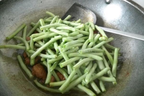 豇豆红烧肉的做法图解9