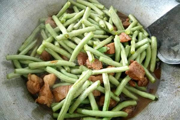 豇豆红烧肉的做法图解10