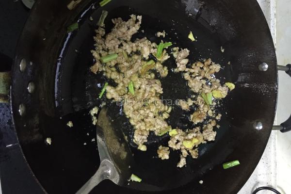 彩虹豆丁菜的做法图解2