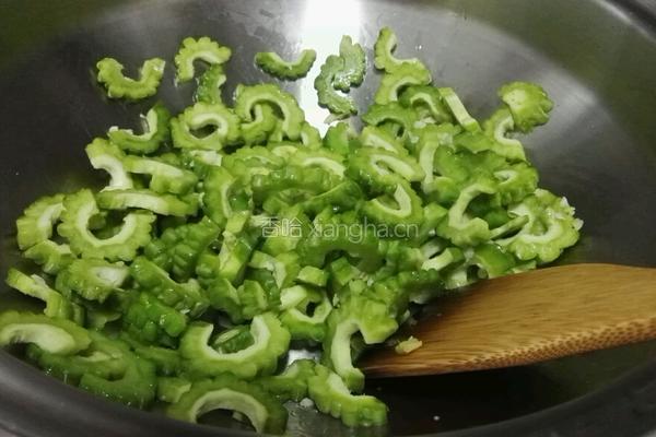 豆豉炒苦瓜的做法图解4