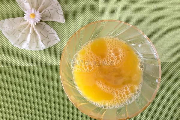 芹菜胡萝卜炒鸡蛋的做法图解3