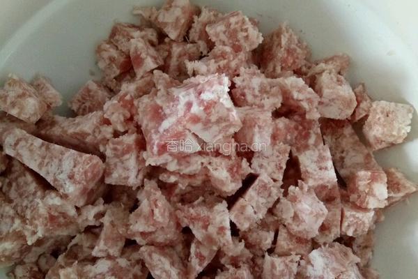 猪肉土豆丸的做法图解1