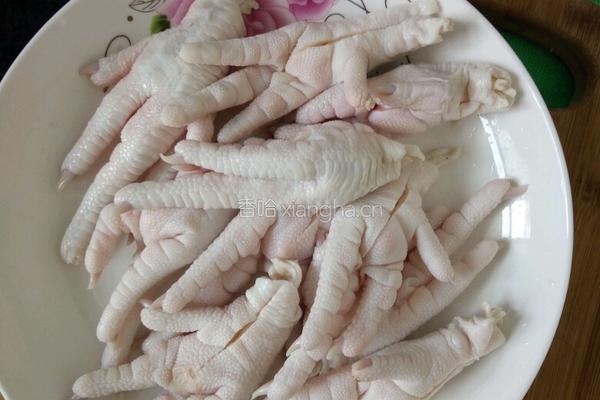 卤味辣香鸡爪的做法图解1
