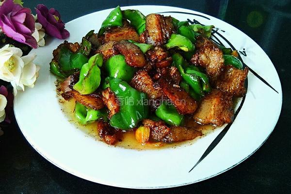 青椒五花肉的做法图解1