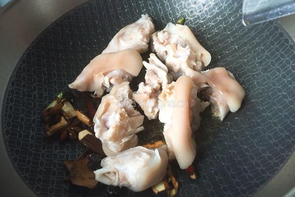 黄豆烧猪蹄的做法图解12
