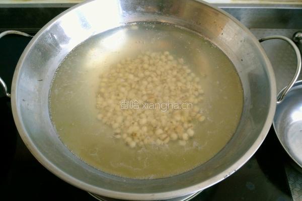 薏米红豆莲子粥的做法图解4