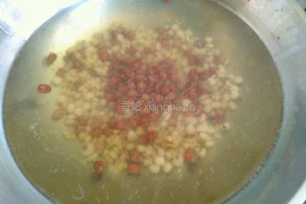 薏米红豆莲子粥的做法图解5