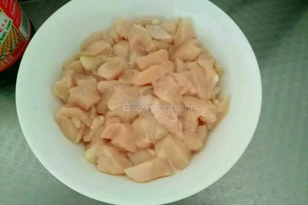 土豆炒鸡块的做法图解1