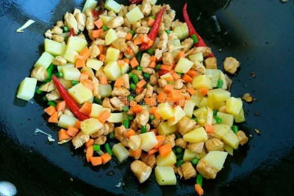土豆炒鸡块的做法图解9