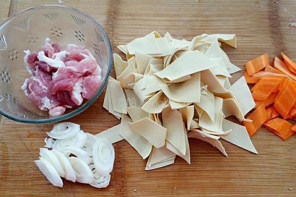 大白菜炖干豆腐的做法图解2