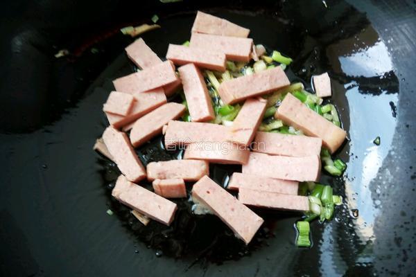 辣椒炒午餐肉的做法图解5