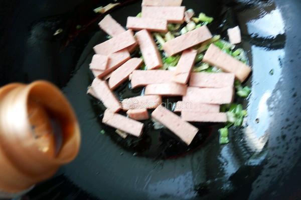 辣椒炒午餐肉的做法图解6