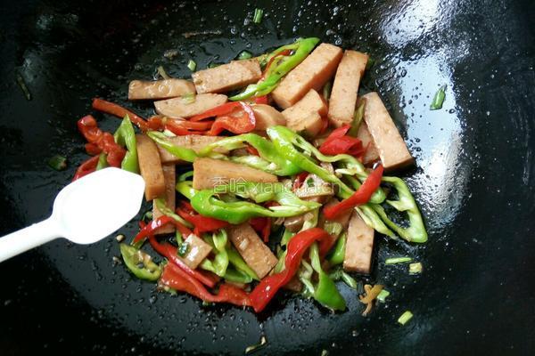 辣椒炒午餐肉的做法图解8