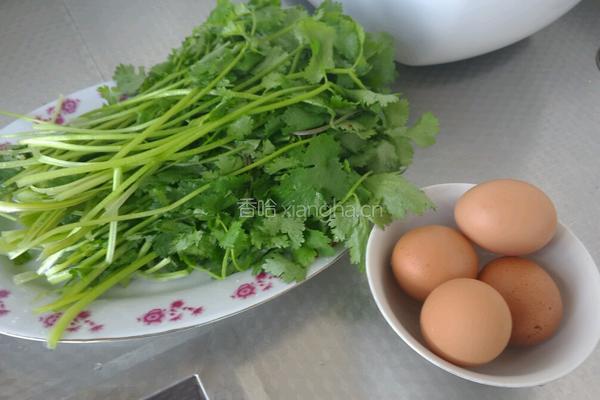 香菜炒鸡蛋的做法图解2