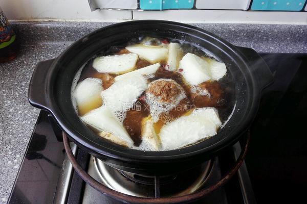 牛肉丸子萝卜汤的做法图解4