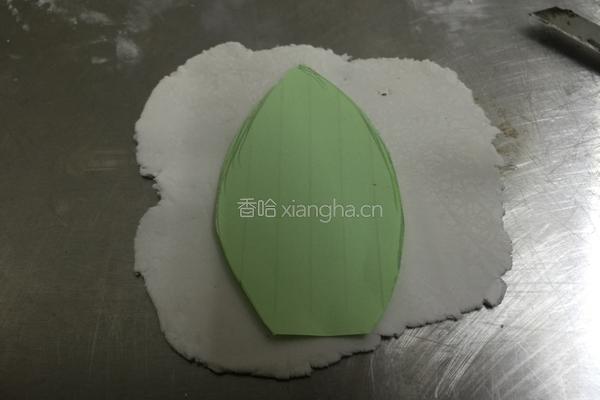 翻糖蛋糕花的做法图解2