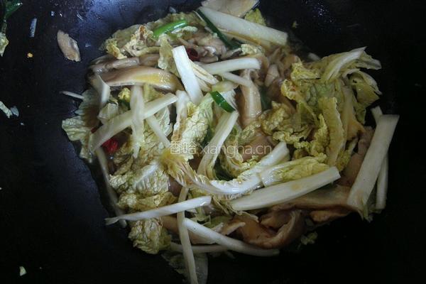 白菜炒鲜蘑的做法图解6