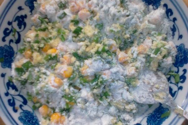 豆渣韭菜玉米饼的做法图解4