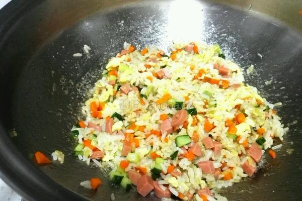 鸡蛋火腿肠炒饭的做法图解7