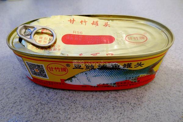 豆豉鲮鱼绿豆芽的做法图解1