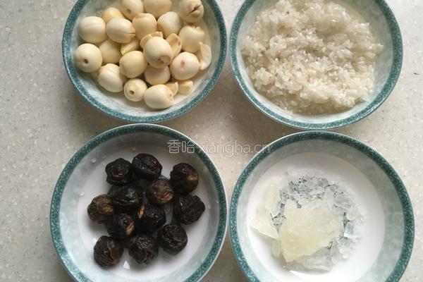 莲子桂圆粥的做法图解1