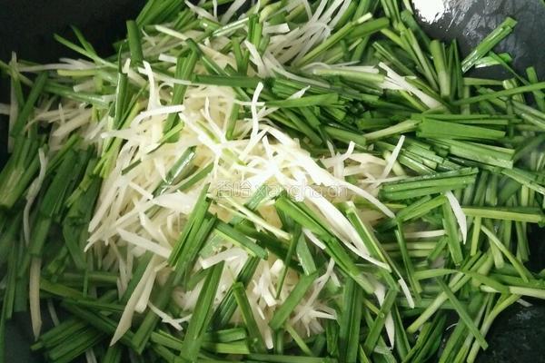 韭菜炒土豆的做法图解4