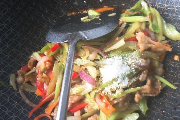 肉片炒西芹的做法图解15