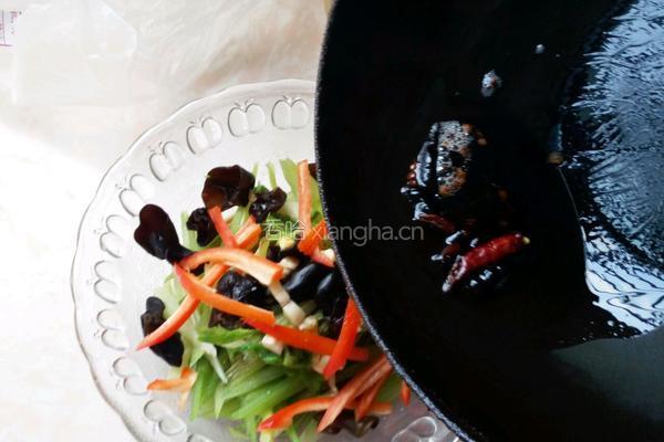 芹菜木耳的做法图解7