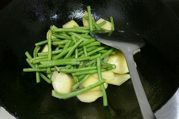 土豆豆角炖牛肉的做法图解6