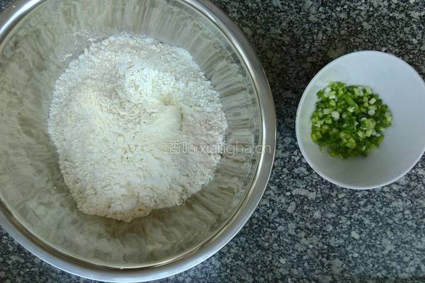 葱花饼的做法图解1