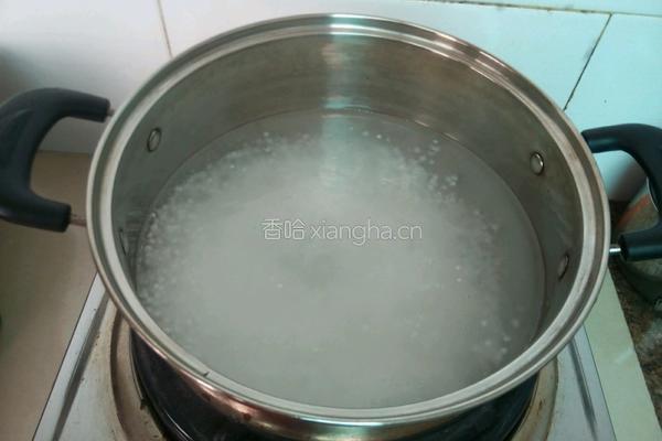 牛奶西瓜西米露的做法图解2