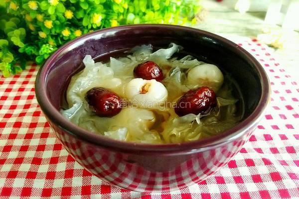 银耳桂圆红枣汤的做法图解5