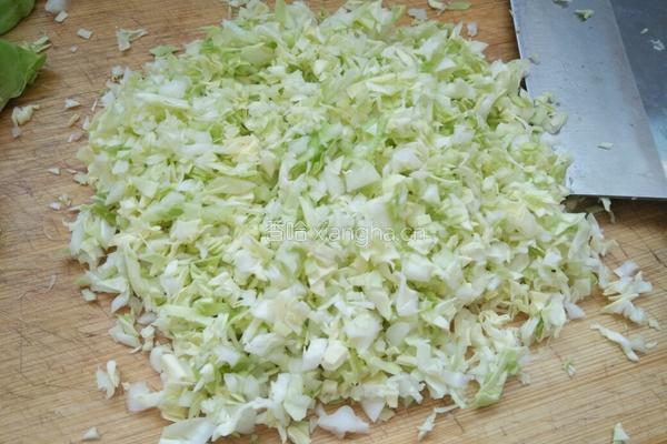 包菜饺子馅的做法图解2