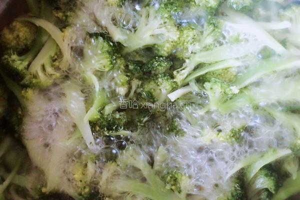西兰花炒番茄的做法图解4