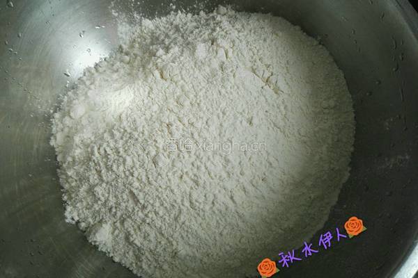 葱花油饼的做法图解1