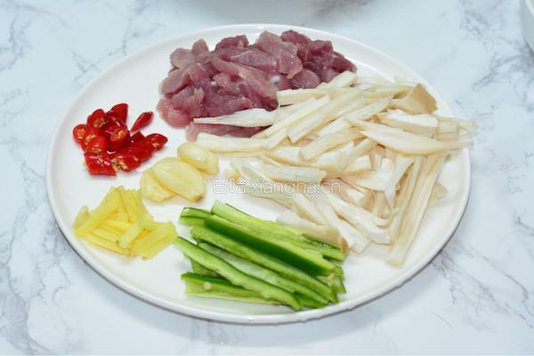 杏鲍菇小炒肉的做法图解1