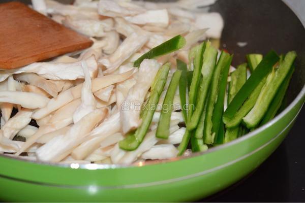杏鲍菇小炒肉的做法图解3
