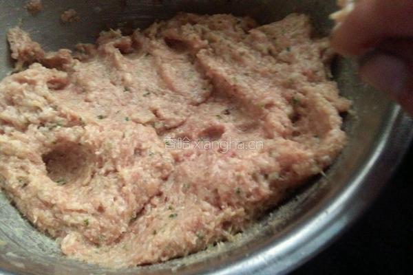 小青在穿小肉圆的做法图解2