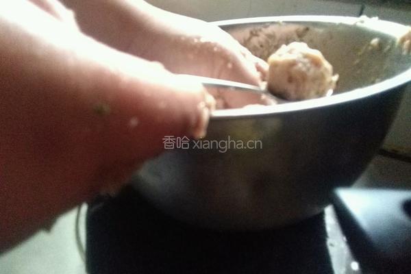 小青在穿小肉圆的做法图解4