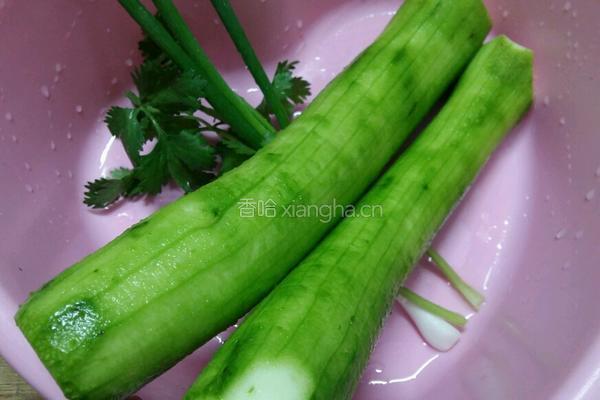 丝瓜蛋花汤的做法图解1