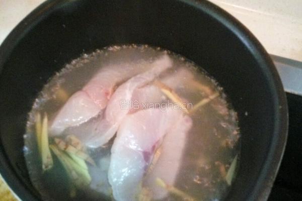 黑木耳草鱼肉片汤的做法图解10