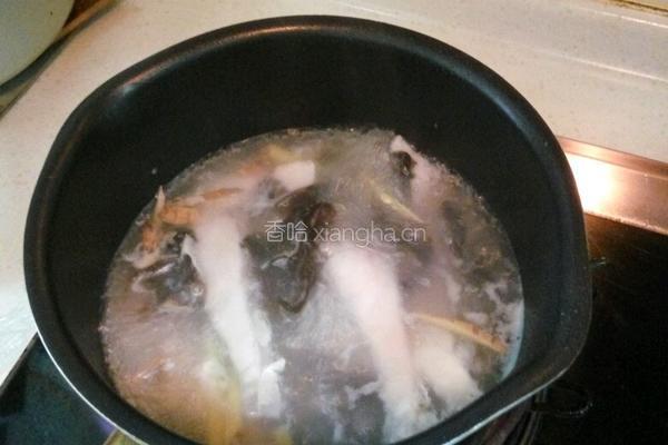 黑木耳草鱼肉片汤的做法图解11