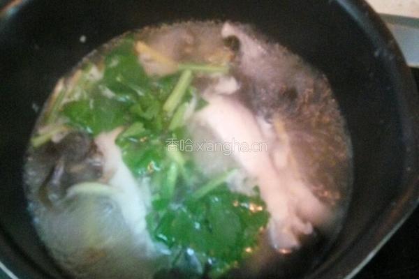 黑木耳草鱼肉片汤的做法图解12