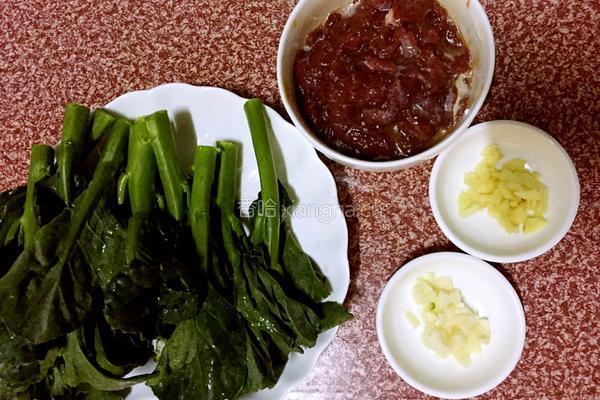 蚝油芥兰牛肉的做法图解2