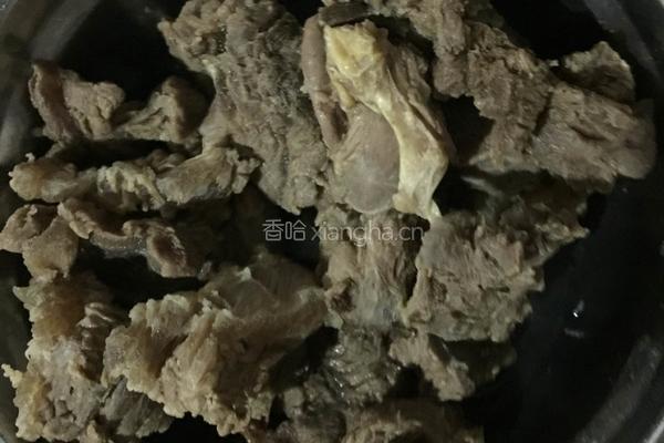 西红柿牛肉汤的做法图解1
